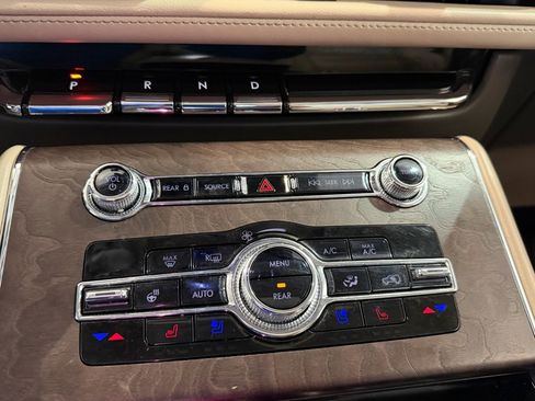 Used 2023 Lincoln Aviator Reserve w/ Equipment Group 201A image 16