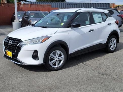 New 2025 Nissan Kicks Play S image 3