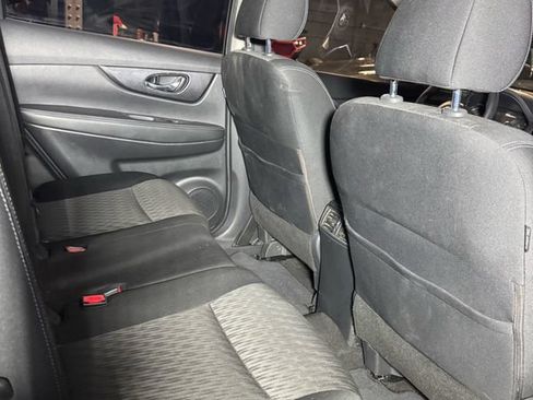 Used 2017 Nissan Rogue S AWD/4WD image 11