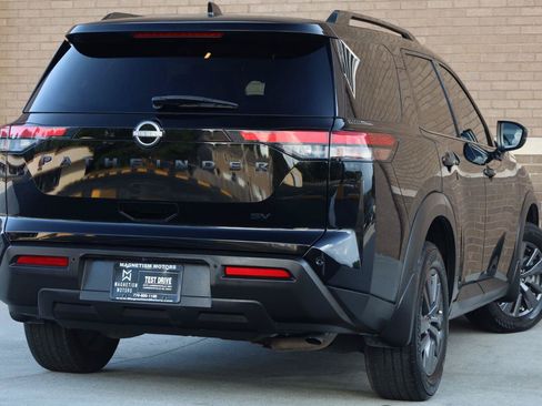 Used 2024 Nissan Pathfinder SV w/ Lighting Package (N92) FWD image 8