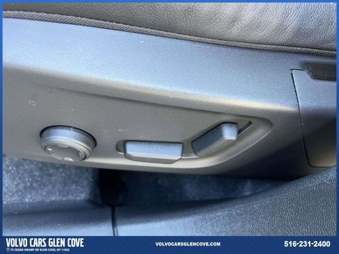 Used 2025 Volvo XC40 B5 Ultra w/ Climate Package image 17