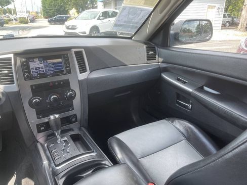 Used 2010 Jeep Grand Cherokee Laredo AWD/4WD image 21