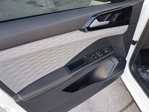 Certified 2024 Volkswagen Taos S FWD image 15