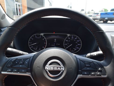 Used 2025 Nissan Sentra SR w/ SR Premium Package FWD image 11