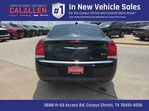 Used 2019 Chrysler 300 Touring L w/ Quick Order Package 22F RWD image 13