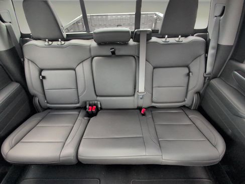 New 2025 GMC Sierra 2500 SLT w/ SLT Convenience Package image 18