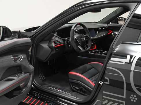 Used 2023 Audi RS e-tron GT image 27