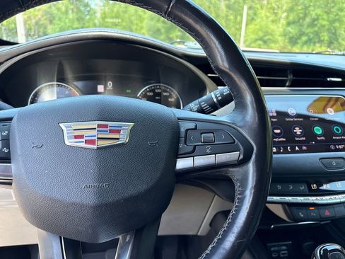 Used 2020 Cadillac XT4 Premium Luxury w/ Cold Weather Package FWD image 12