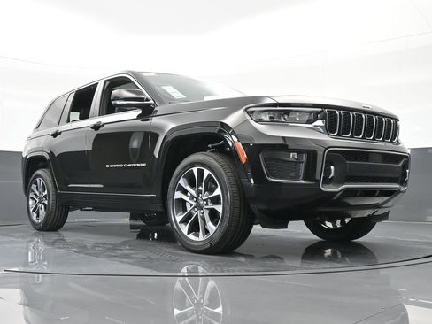 Used 2024 Jeep Grand Cherokee Overland w/ Luxury Tech Group IV image 55