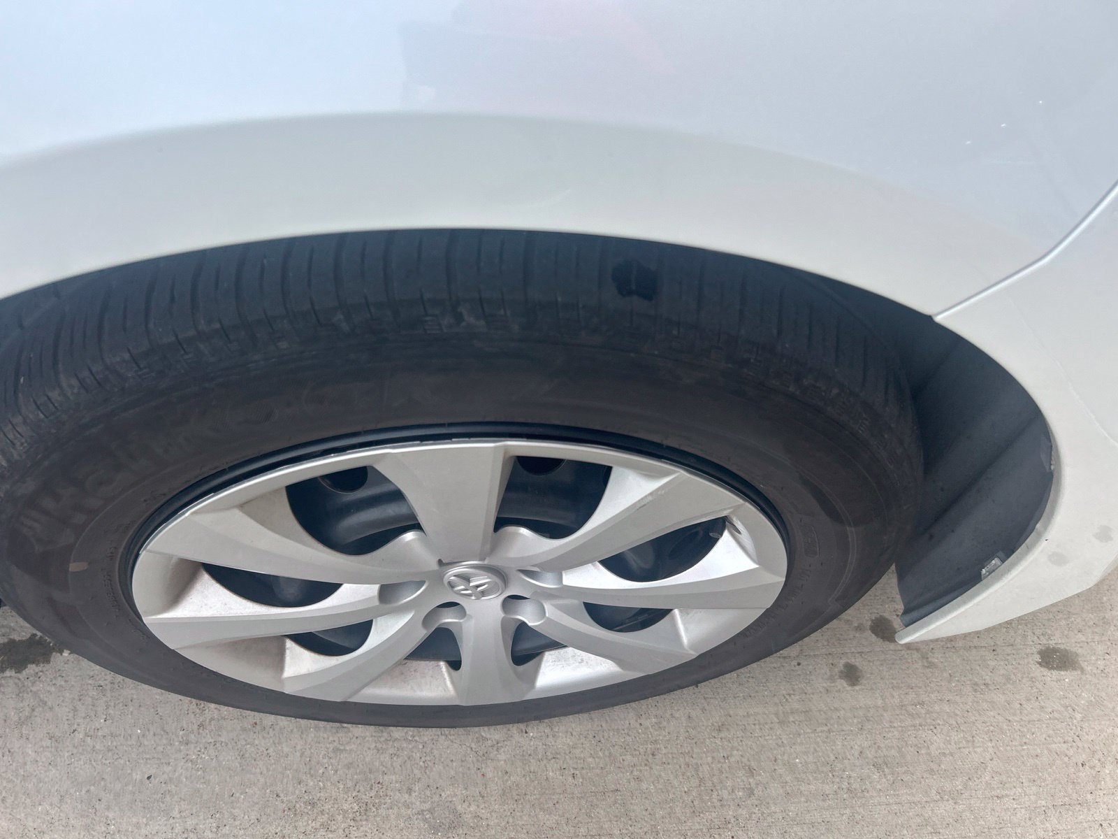 Used 2025 Toyota Corolla LE FWD image 6