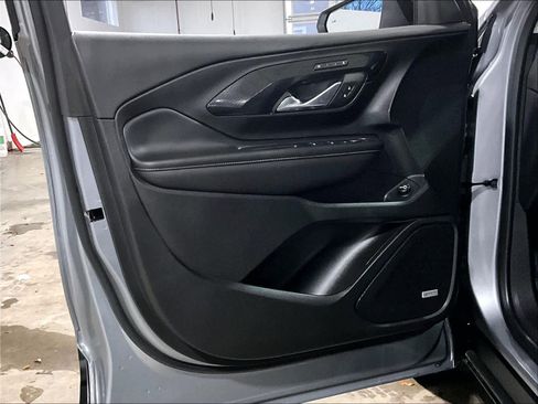 Used 2023 GMC Terrain AT4 w/ Infotainment Package II image 9