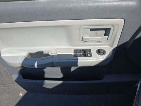 Used 2005 Dodge Dakota SLT w/ Interior Convenience Group AWD/4WD image 9