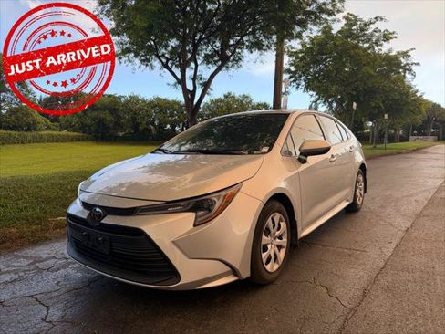 Used 2024 Toyota Corolla LE FWD image 1