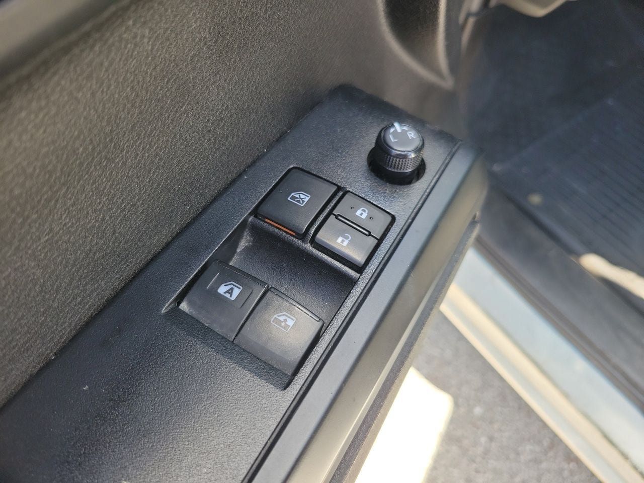 Used 2022 Toyota Tacoma SR RWD image 9