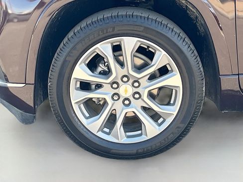 Used 2021 Chevrolet Traverse Premier FWD image 34