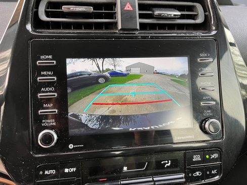 Used 2021 Toyota Prius L Eco FWD image 11