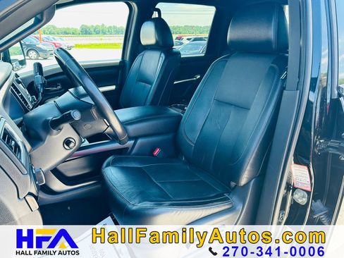 Used 2018 Nissan Titan SL w/ Midnight Edition AWD/4WD image 10
