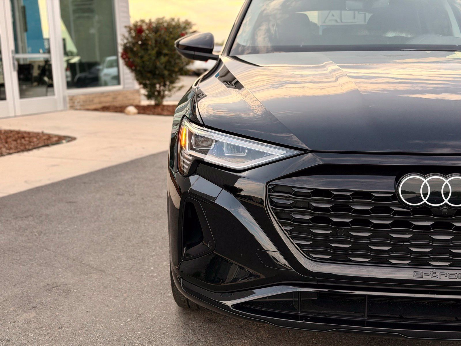 Used 2024 Audi Q8 e-tron Premium AWD/4WD image 6