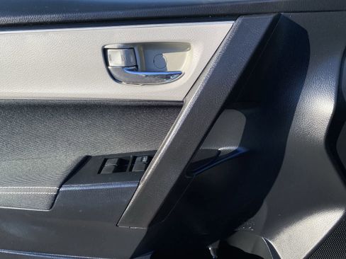 Used 2018 Toyota Corolla LE image 21