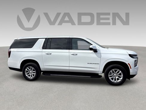 Certified 2025 Chevrolet Suburban LT AWD/4WD image 23