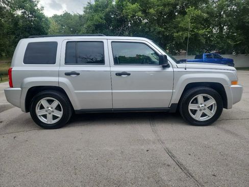 Used 2010 Jeep Patriot Sport w/ Tire & Wheel Group image 9