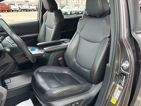 Used 2022 Toyota Sienna XSE w/ XSE Plus Package image 13