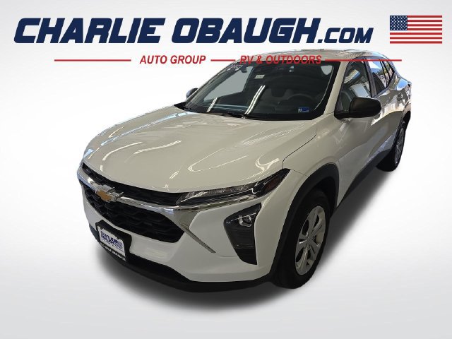 Used 2025 Chevrolet Trax LS FWD image 1