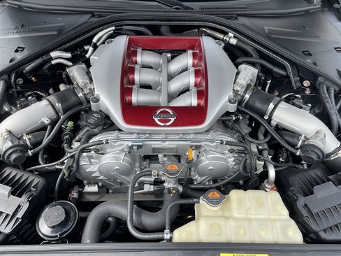 Used 2020 Nissan GT-R Premium w/ Premium Interior Package AWD/4WD image 3