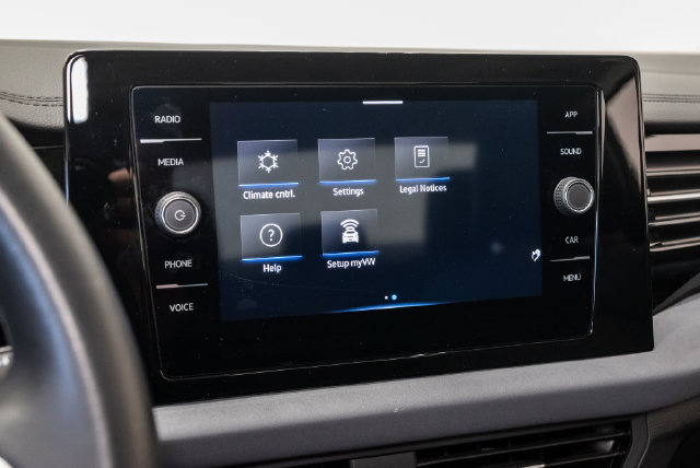 Used 2025 Volkswagen Jetta SE FWD image 19