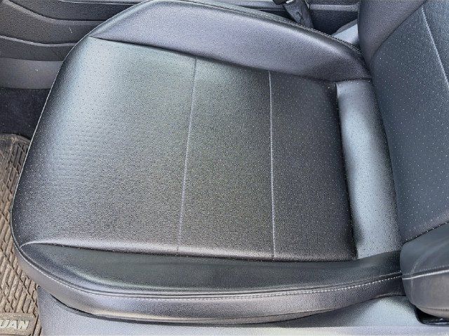 Used 2018 Volkswagen Tiguan SEL AWD/4WD image 11