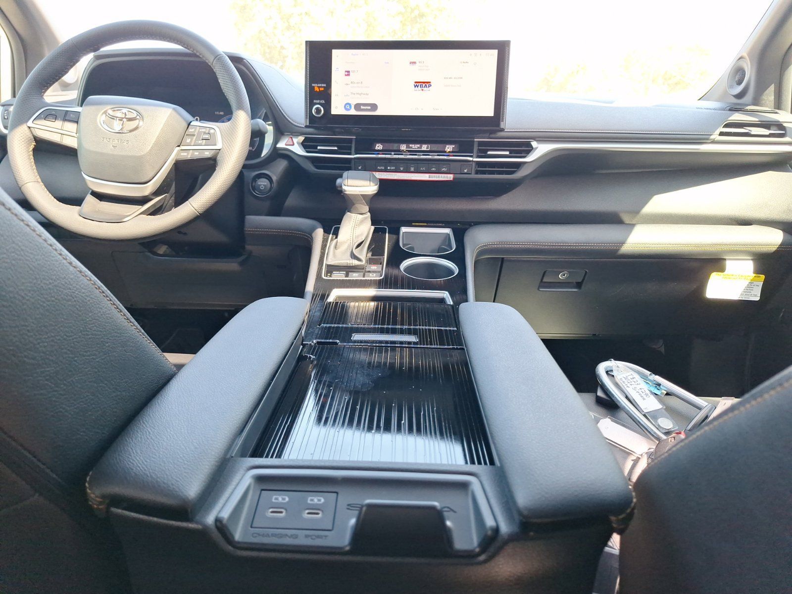 Used 2026 Toyota Sienna XLE Woodland Edition AWD/4WD image 32