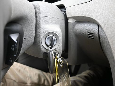 Used 2009 Chevrolet Traverse LT image 15