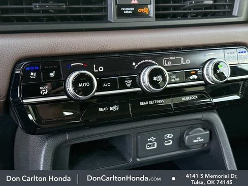 Used 2025 Honda Pilot Elite image 11