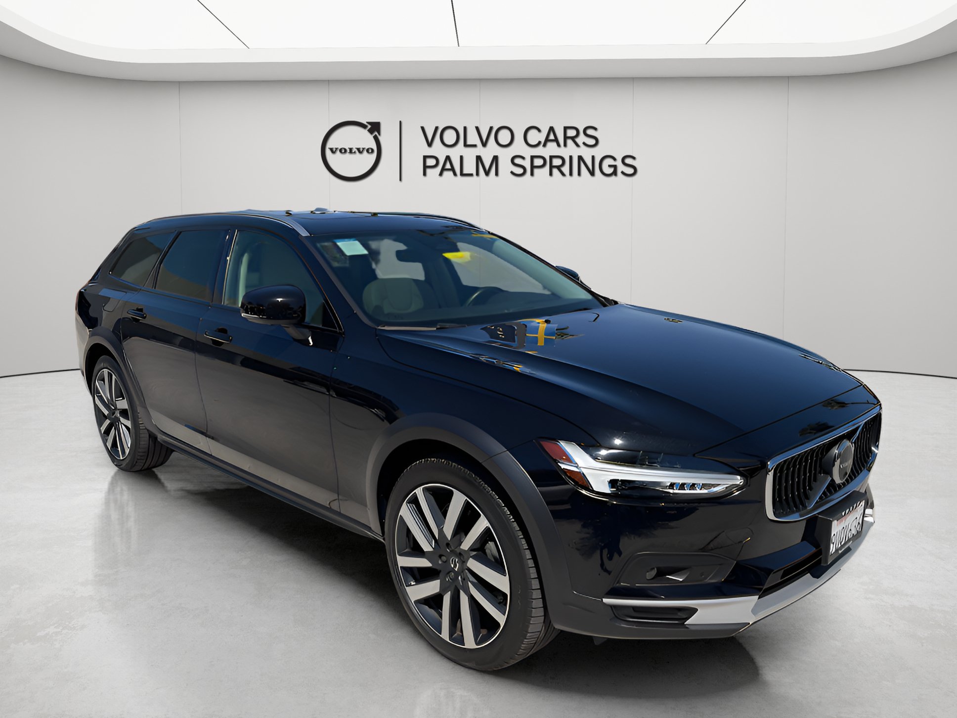 Used 2025 Volvo V90 B6 Cross Country Plus AWD/4WD image 1