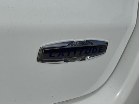 Used 2024 Jeep Compass Latitude AWD/4WD image 13