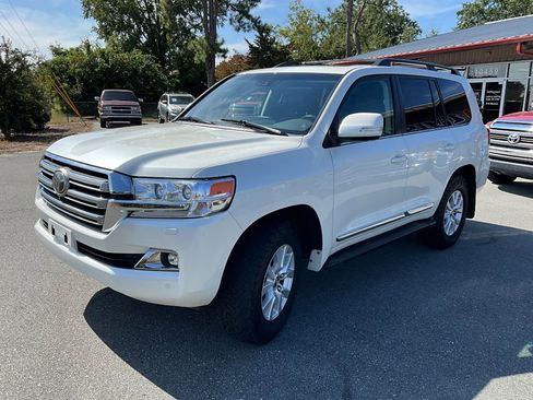 Used 2016 Toyota Land Cruiser image 8