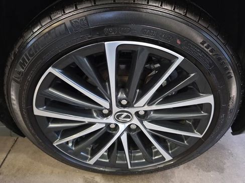 Certified 2025 Lexus ES 300h w/ Premium Package image 34