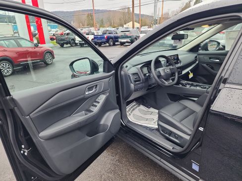 New 2026 Nissan Rogue SV image 10