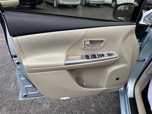 Used 2014 Toyota Prius V Five image 29