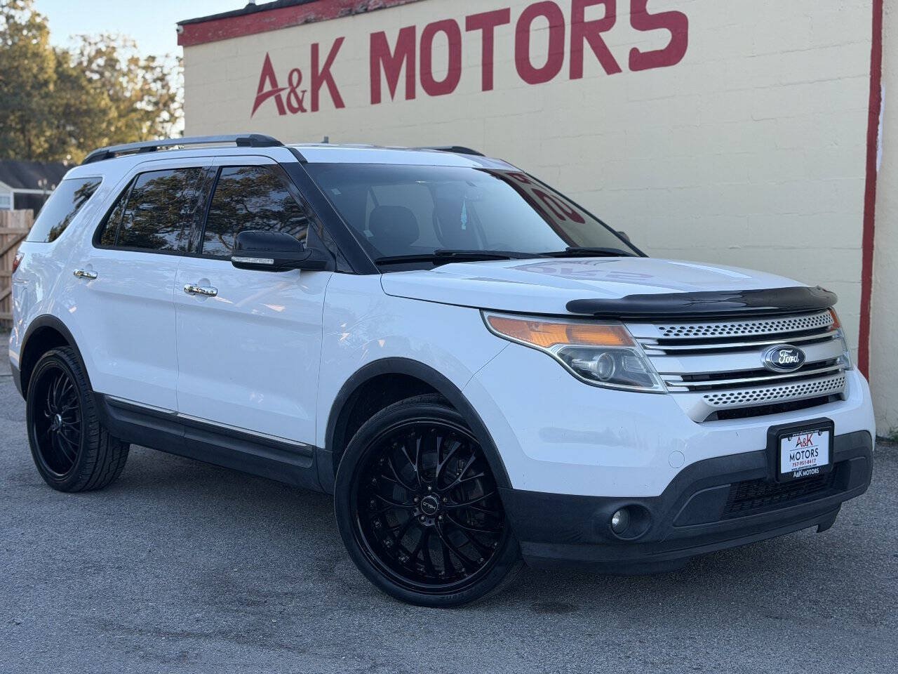 Used 2013 Ford Explorer XLT AWD/4WD image 1