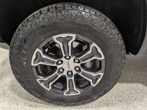 Used 2024 GMC Canyon AT4 w/ Technology Package AWD/4WD image 12