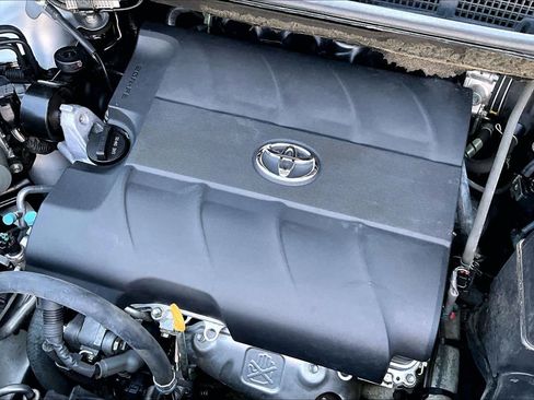 Used 2016 Toyota Sienna SE w/ SE Preferred Package FWD image 32