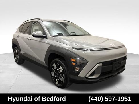 Used 2025 Hyundai Kona SEL AWD/4WD image 3