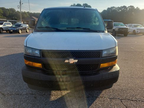 Used 2018 Chevrolet Express 2500 Extended RWD image 2