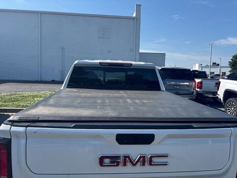 Used 2022 GMC Sierra 1500 SLT w/ SLT Premium Plus Package AWD/4WD image 10