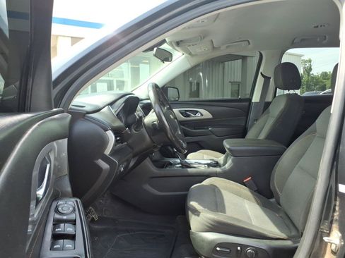 Used 2020 Chevrolet Traverse LT w/ LPO, Floor Liner Package FWD image 18