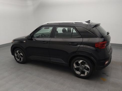 Used 2022 Hyundai Venue SEL FWD image 3