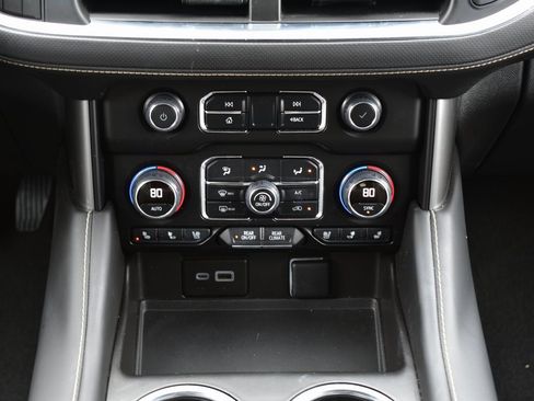 Used 2023 Chevrolet Suburban Premier image 36