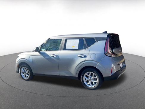 Used 2025 Kia Soul LX w/ LX Technology Package image 10