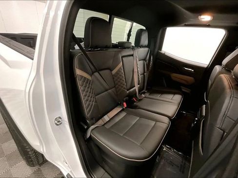 Used 2025 GMC Canyon Denali image 22